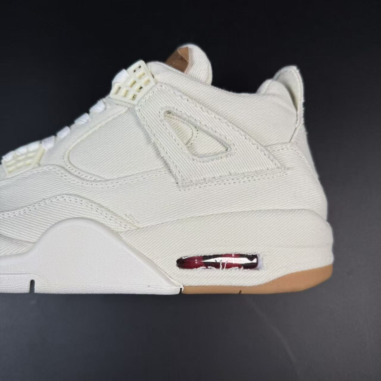 j4 RTR LEVIS