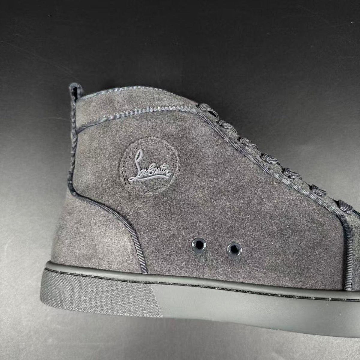 LBTN – Louis Suede