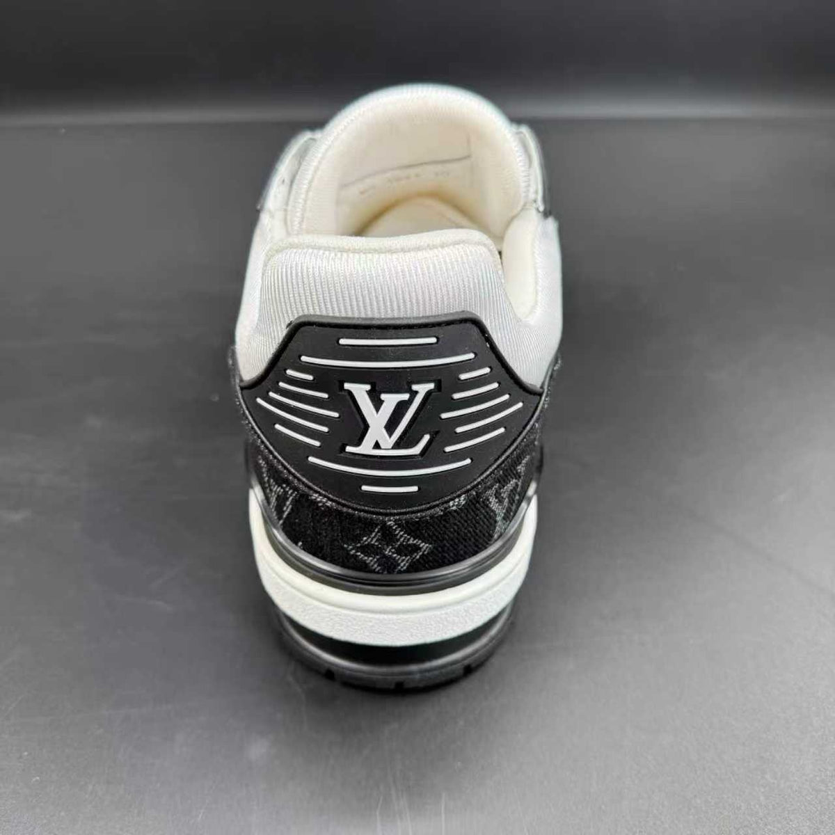 LV TRAINER – SIZE 36
