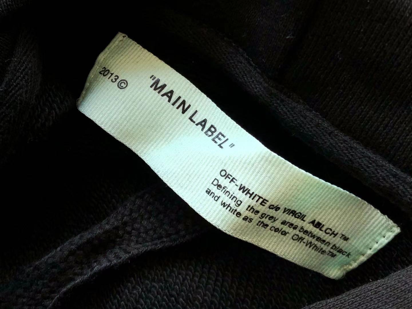 HOODIE – OFF-W.