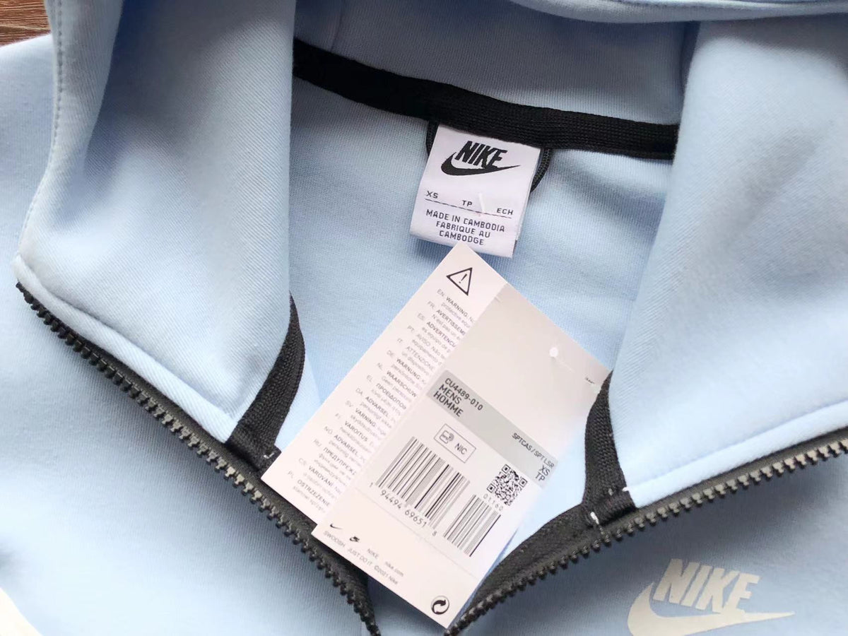 NK TECH FLEECE – LIGHT BLUE (completa)