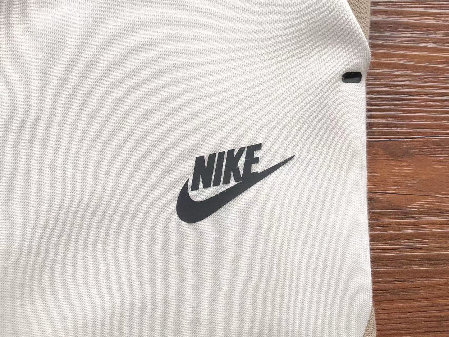 NK TECH FLEECE – ALMOND BROWN/WHITE (complete)