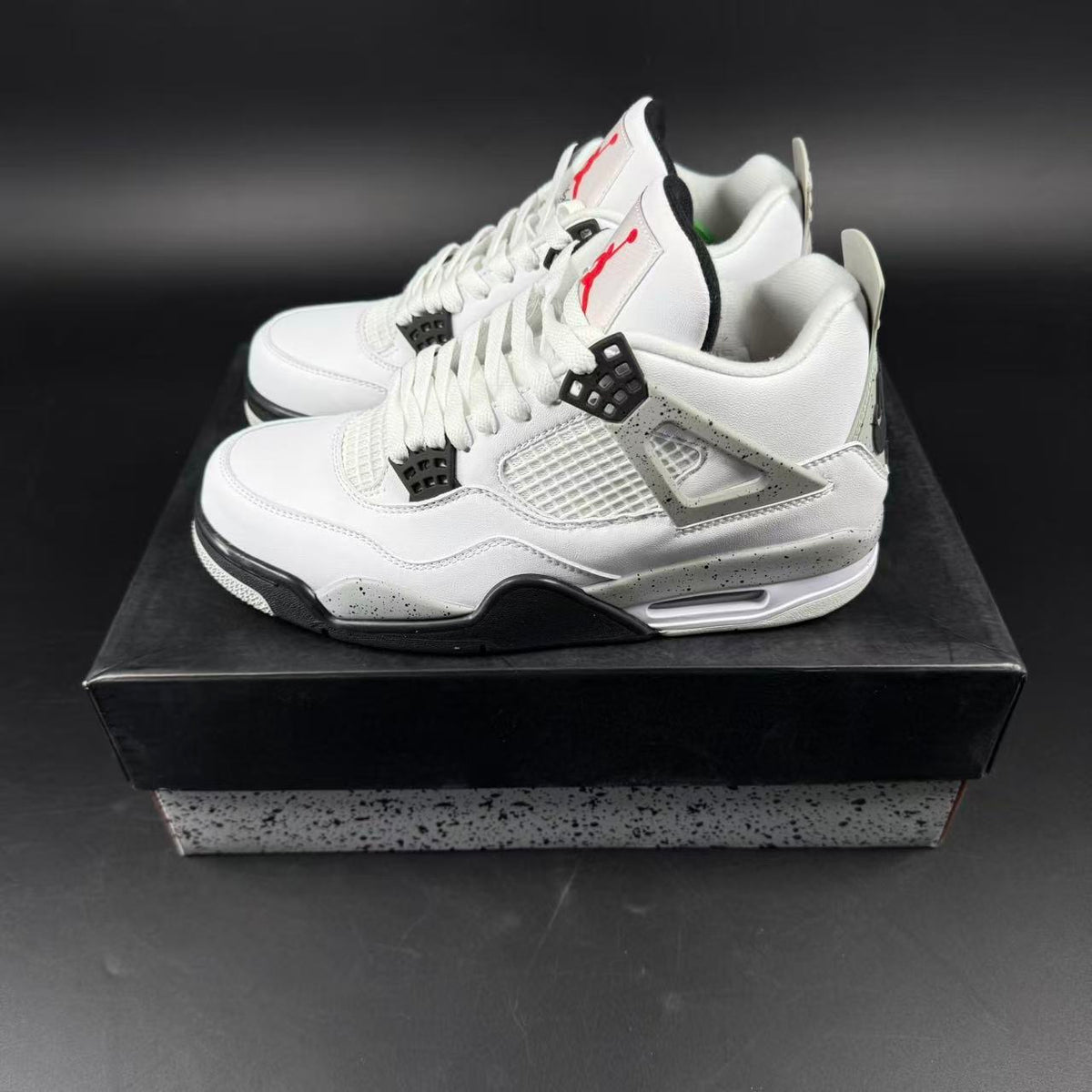 J4 RETRO WHITE CEMENT