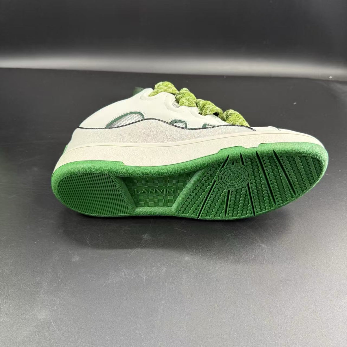Curb White Green