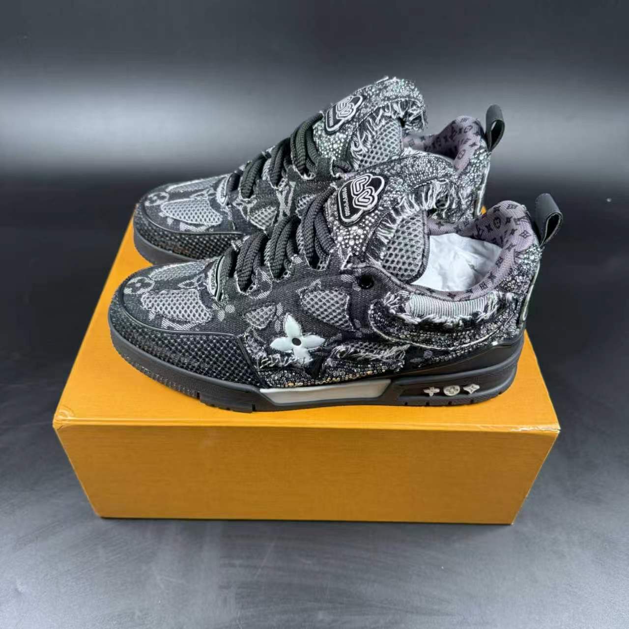Skate x swarovski