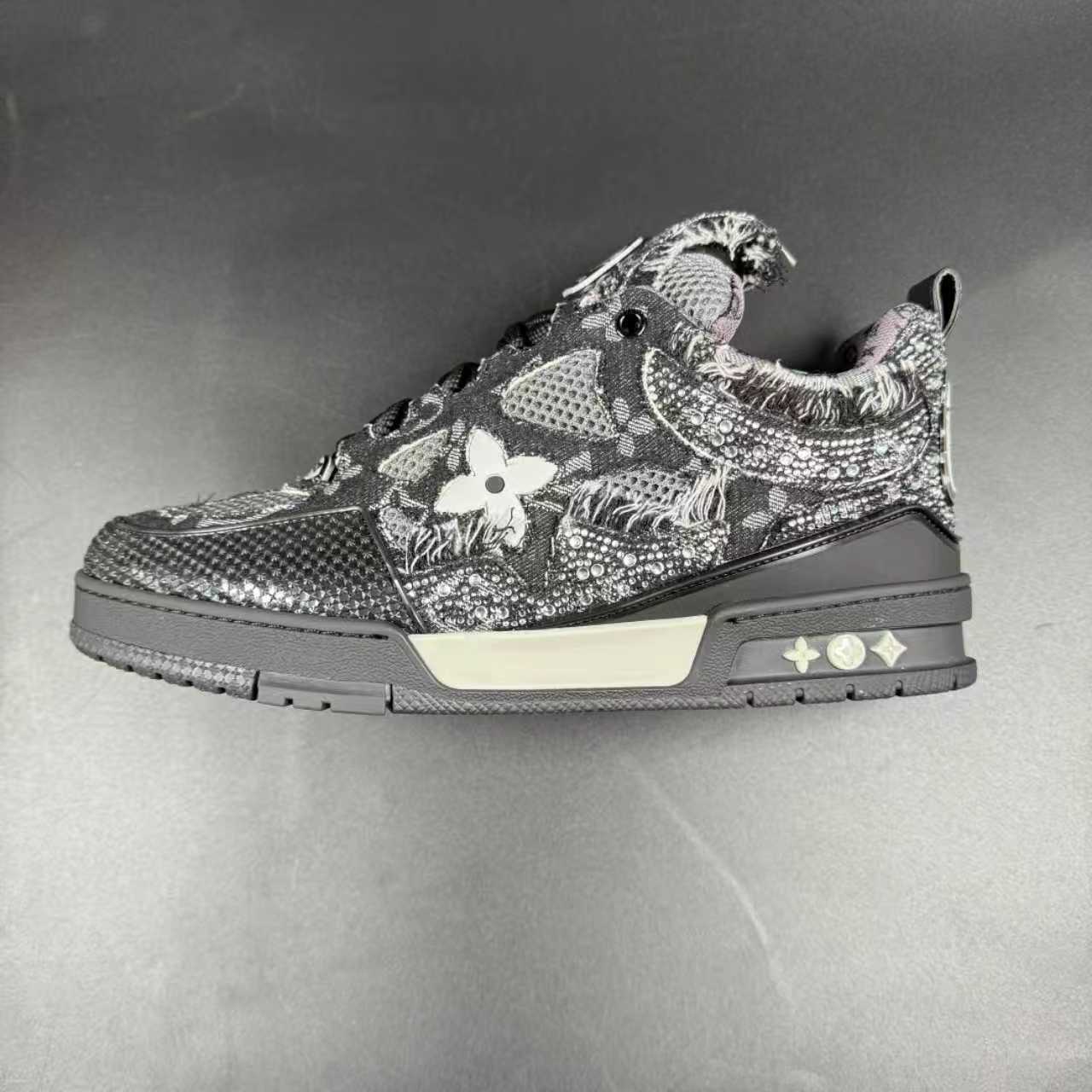 Skate x swarovski