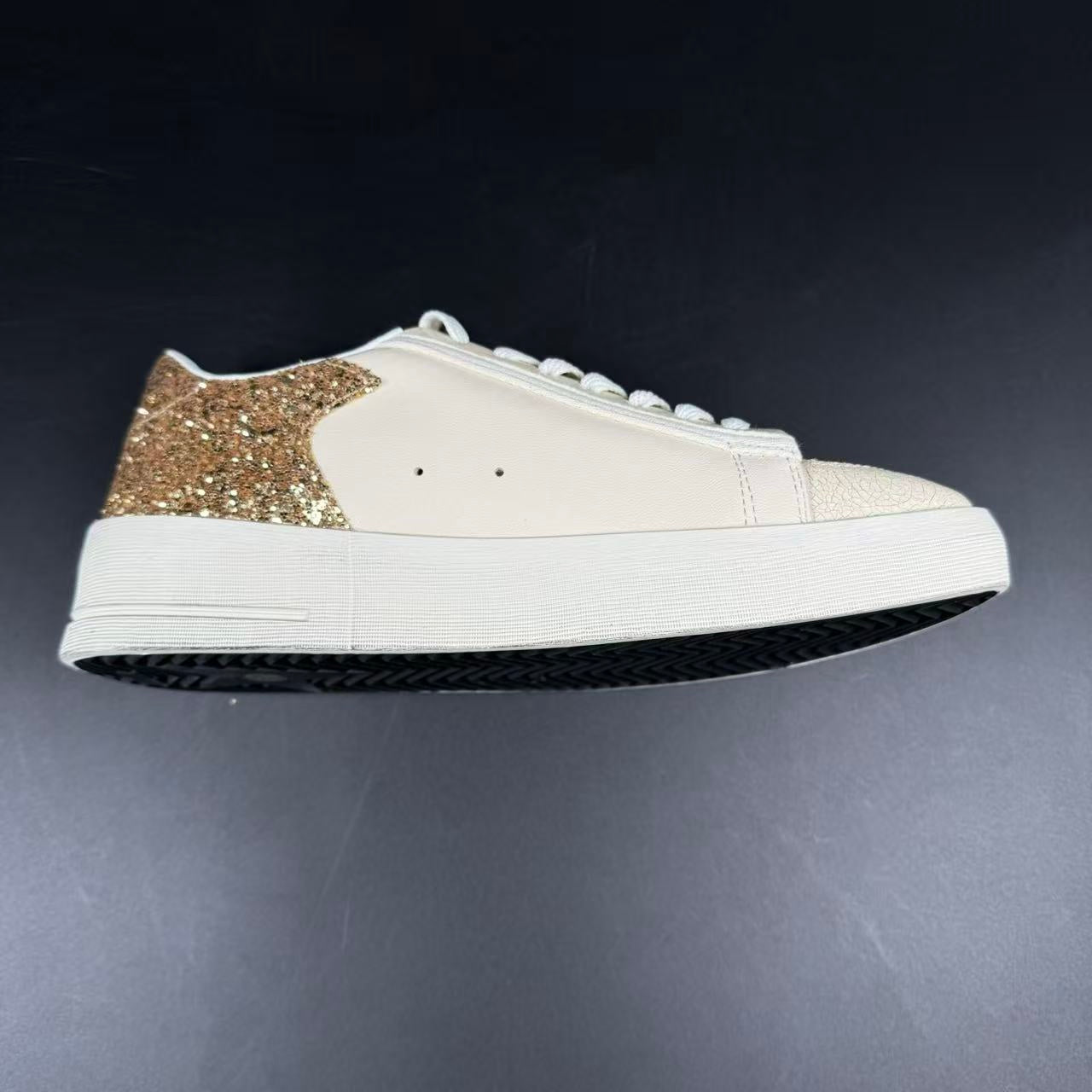 GOLDEN GOOSE