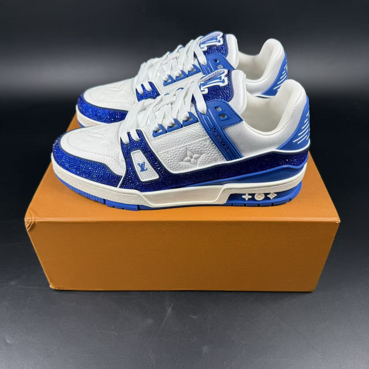 Trainer x swarovski