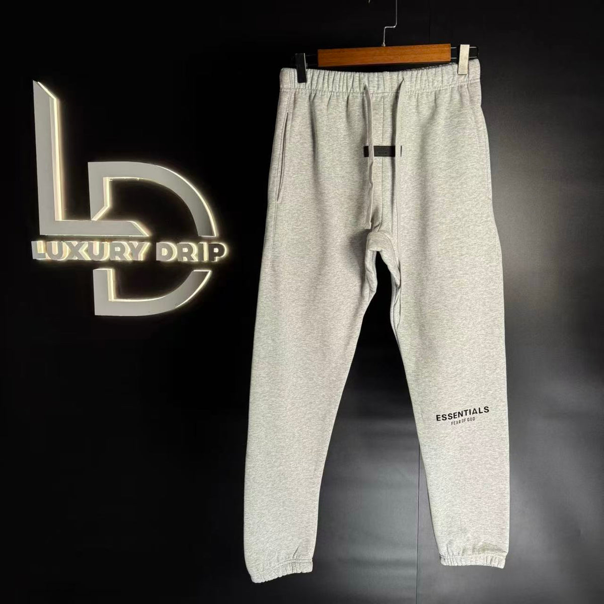 TRACKSUIT ESSENTIAL