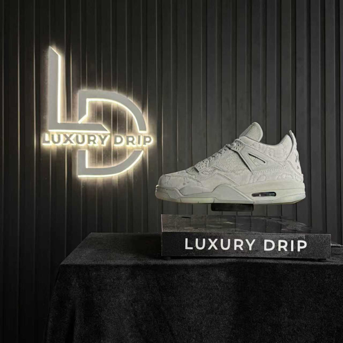 J4 RETRO KAWS