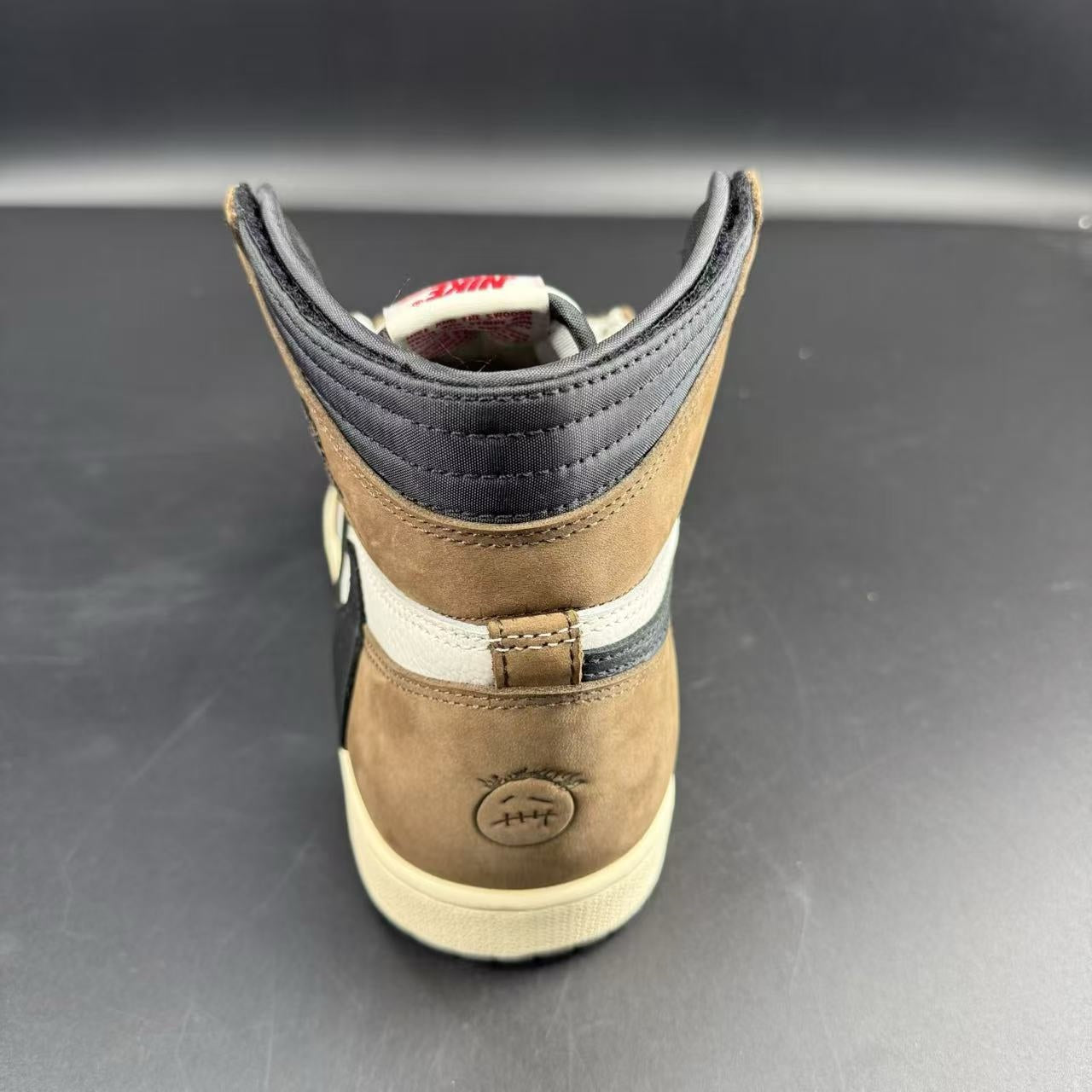 J1 RETRO HIGHT T. S.