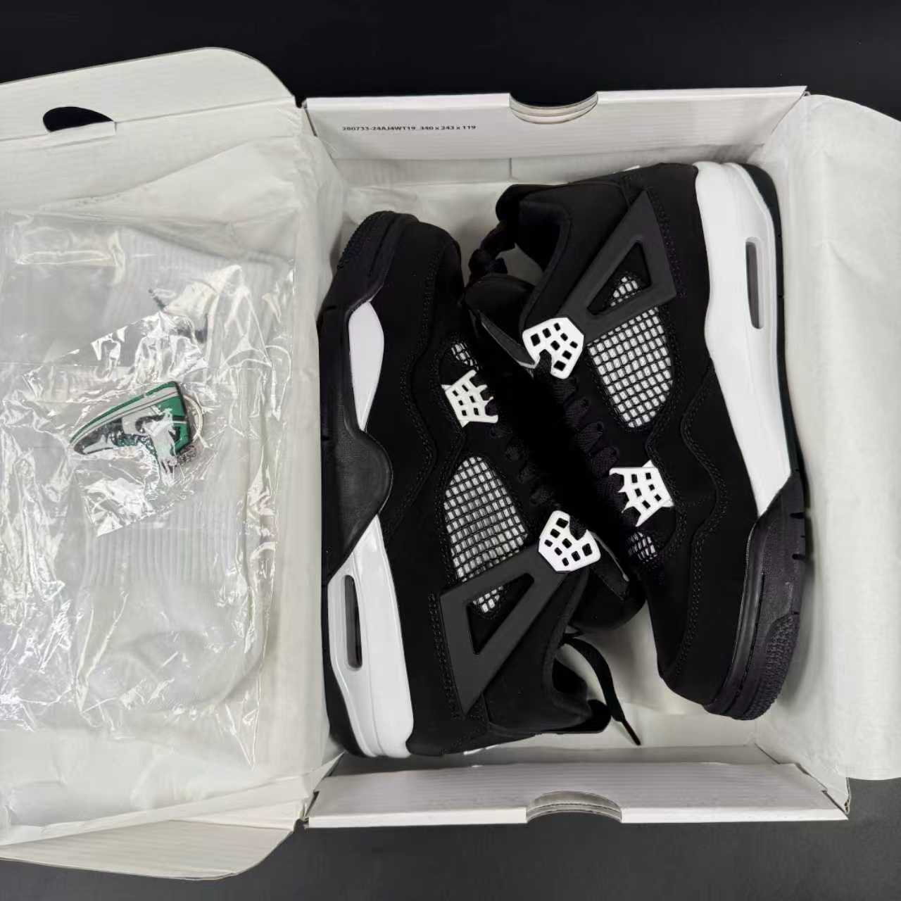 J4 RETRO THUNDER WHITE – SIZE 39