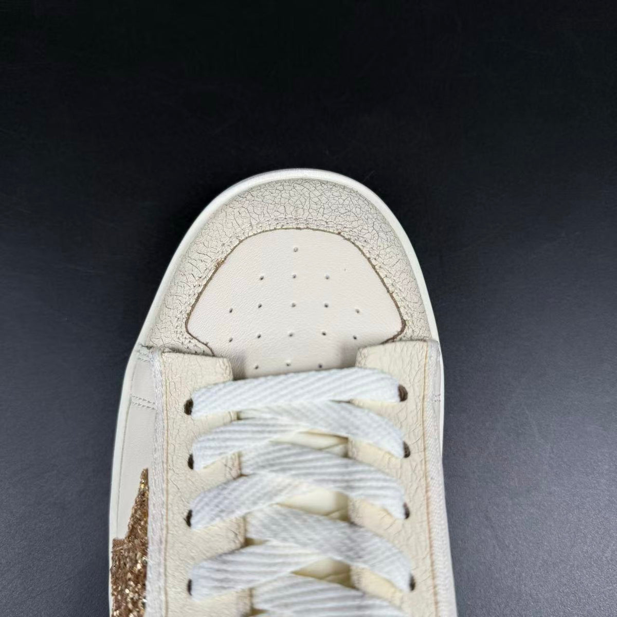 GOLDEN GOOSE