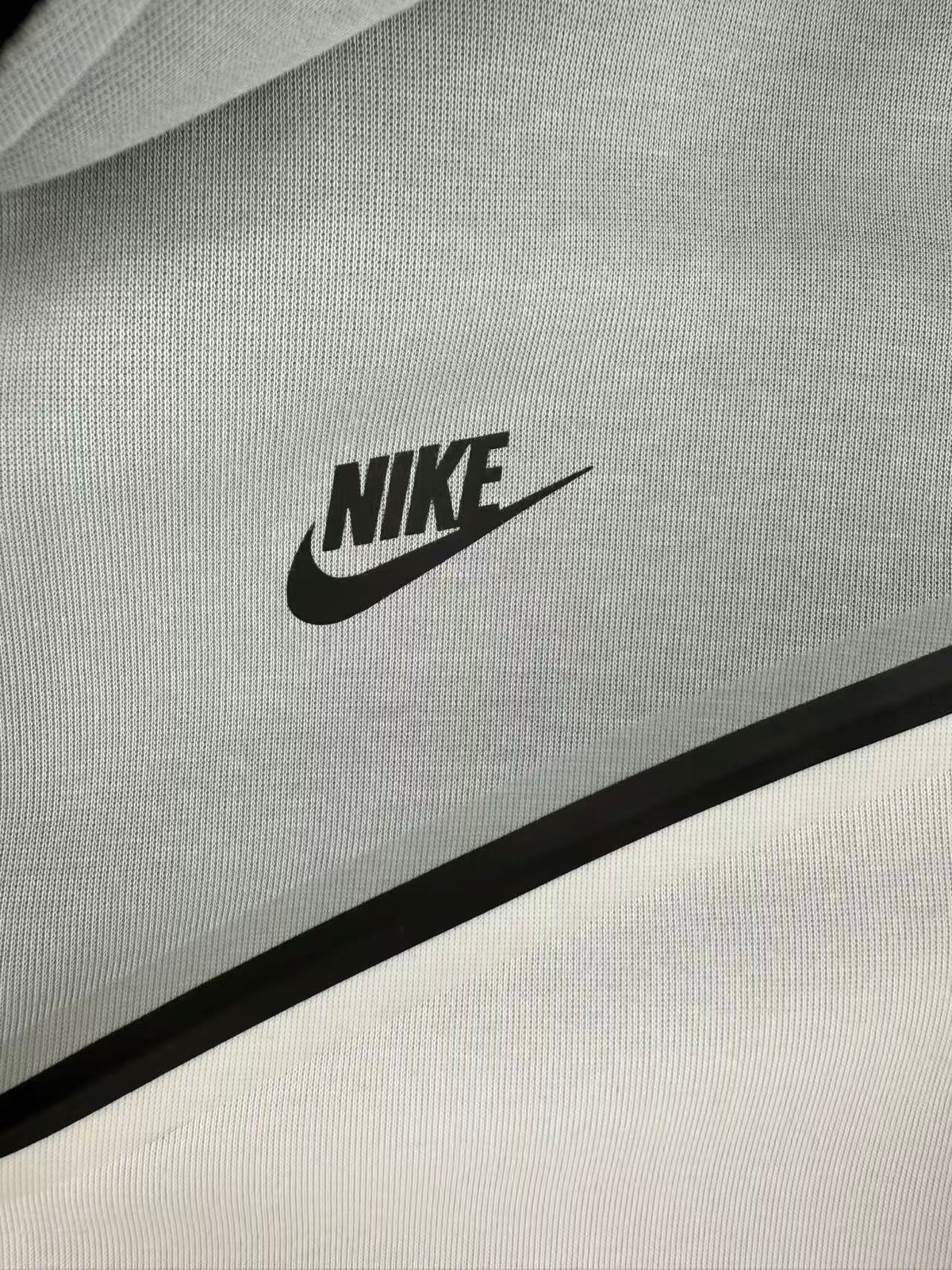 NK TECH FLEECE – GREY/WHITE (completa)