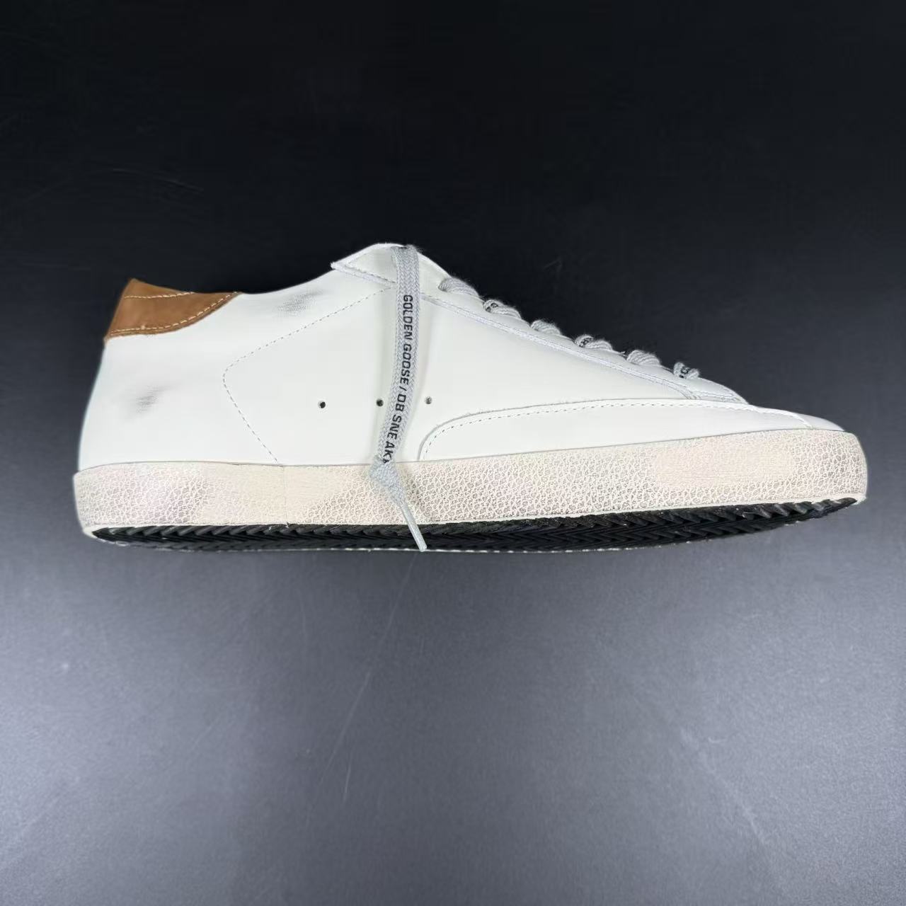 GOLDEN GOOSE