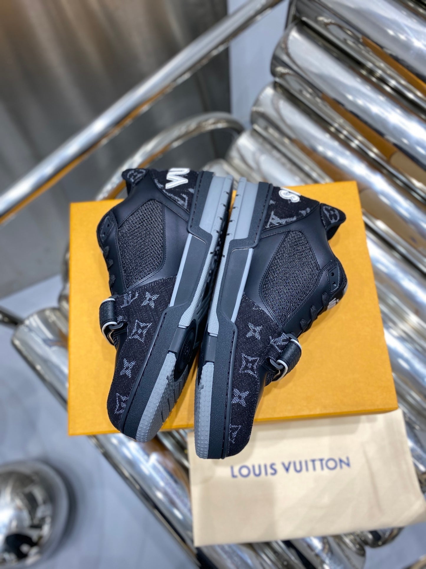 Louis Vuitton Trainer Sneakers – Tutte le Colorazioni
