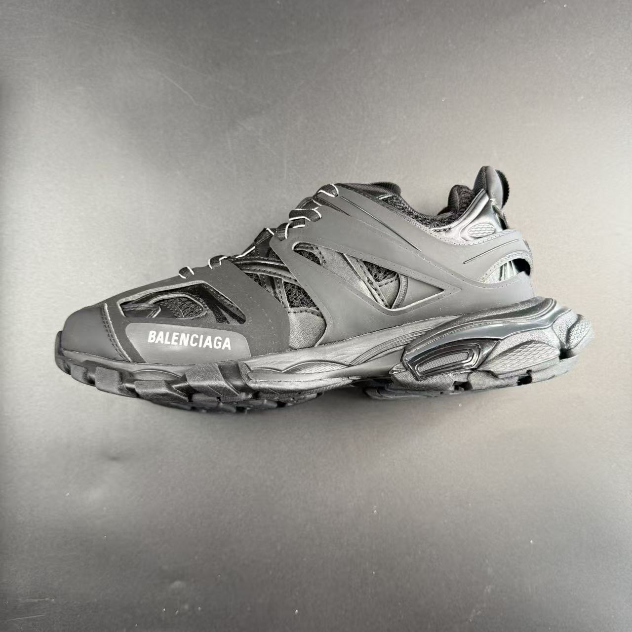 Track Black