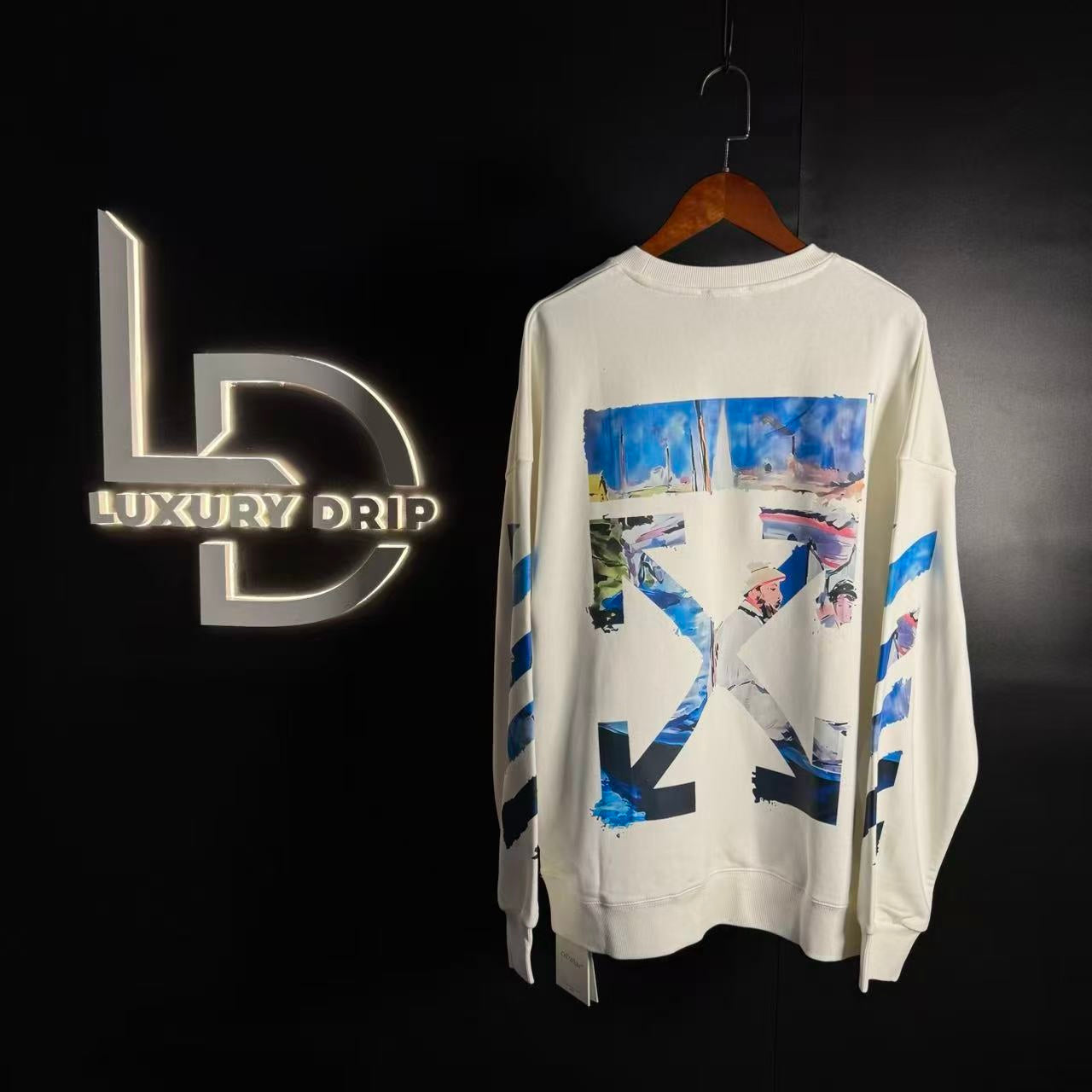 HOODIE – OFF-W.