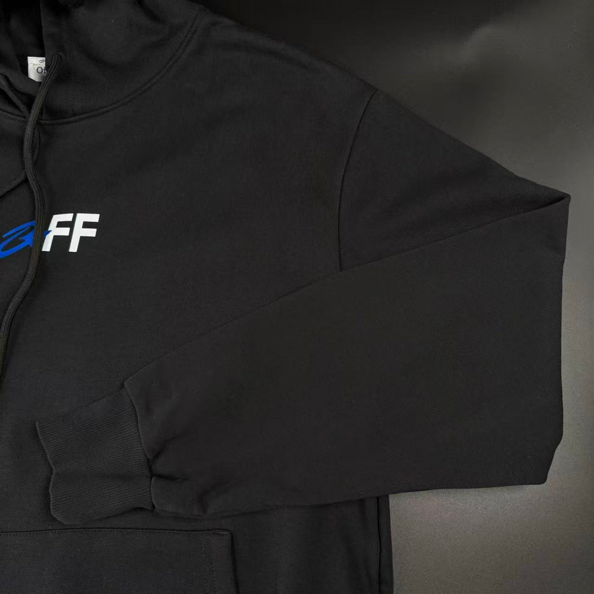 HOODIE – OFF-W.