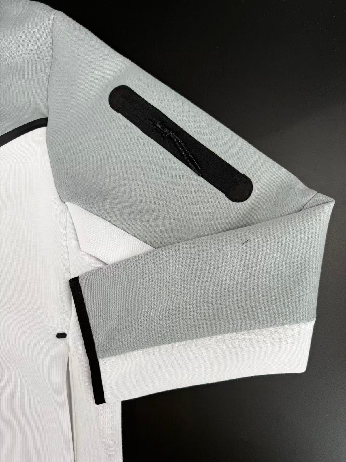 NK TECH FLEECE – GREY/WHITE (completa)