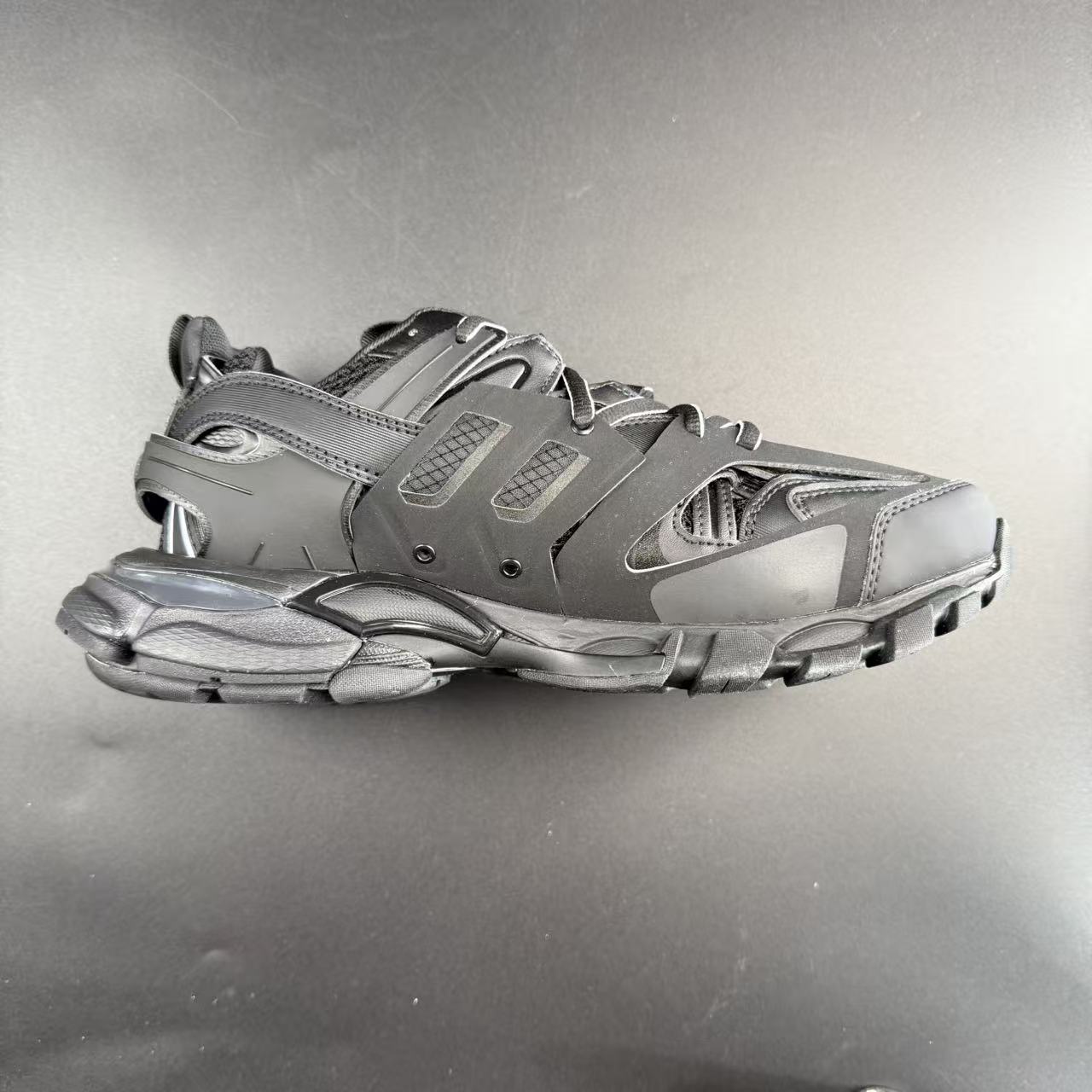 Track Black