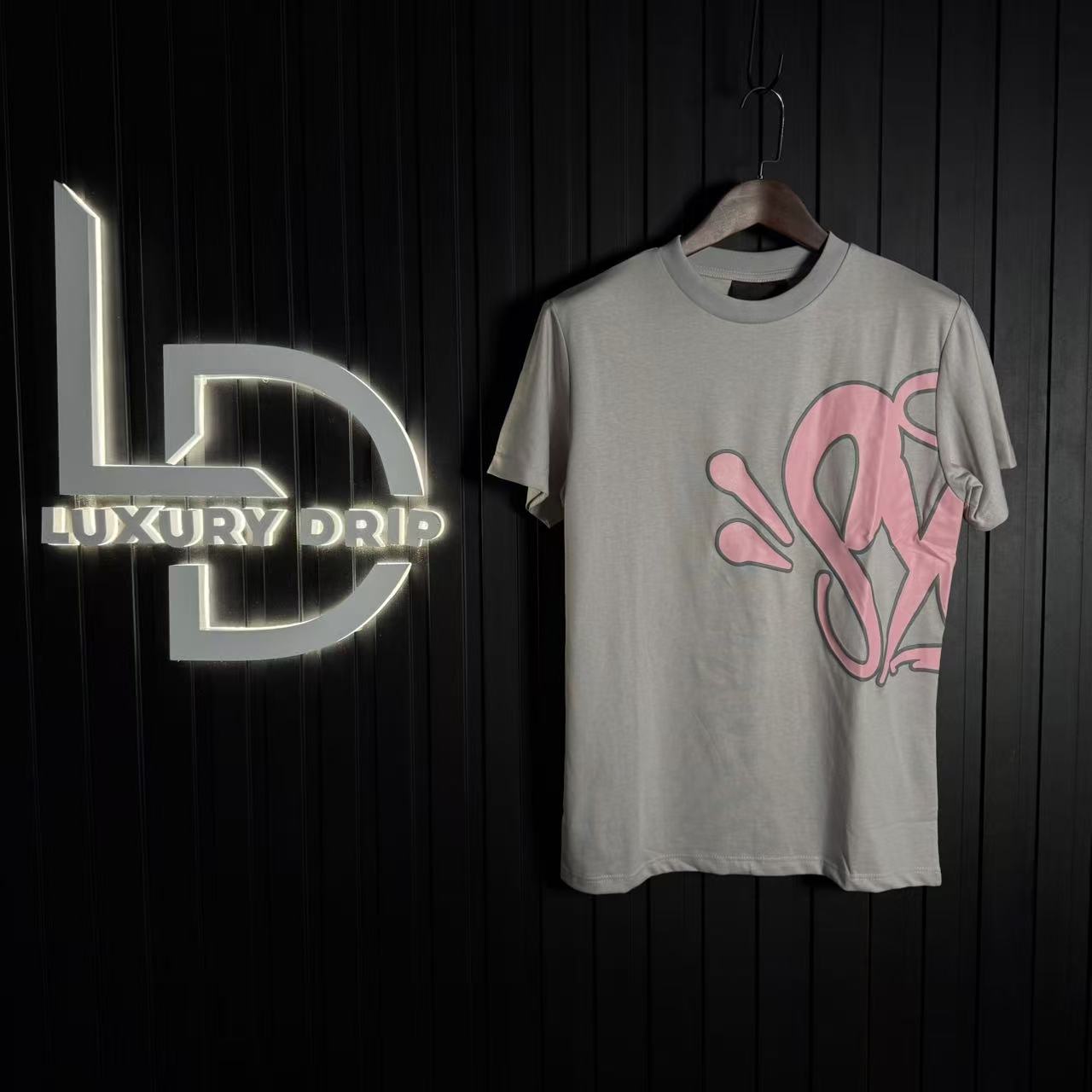 SYNA WORLD LOGO T-SHIRT – SHORT SET – GREY/PINK