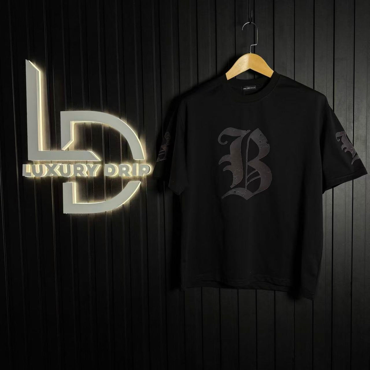 T-SHIRT