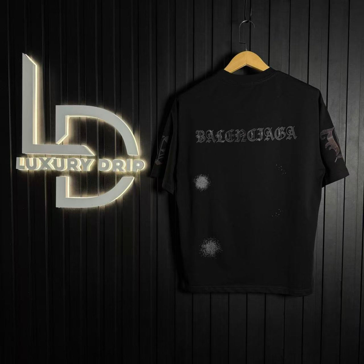 T-SHIRT