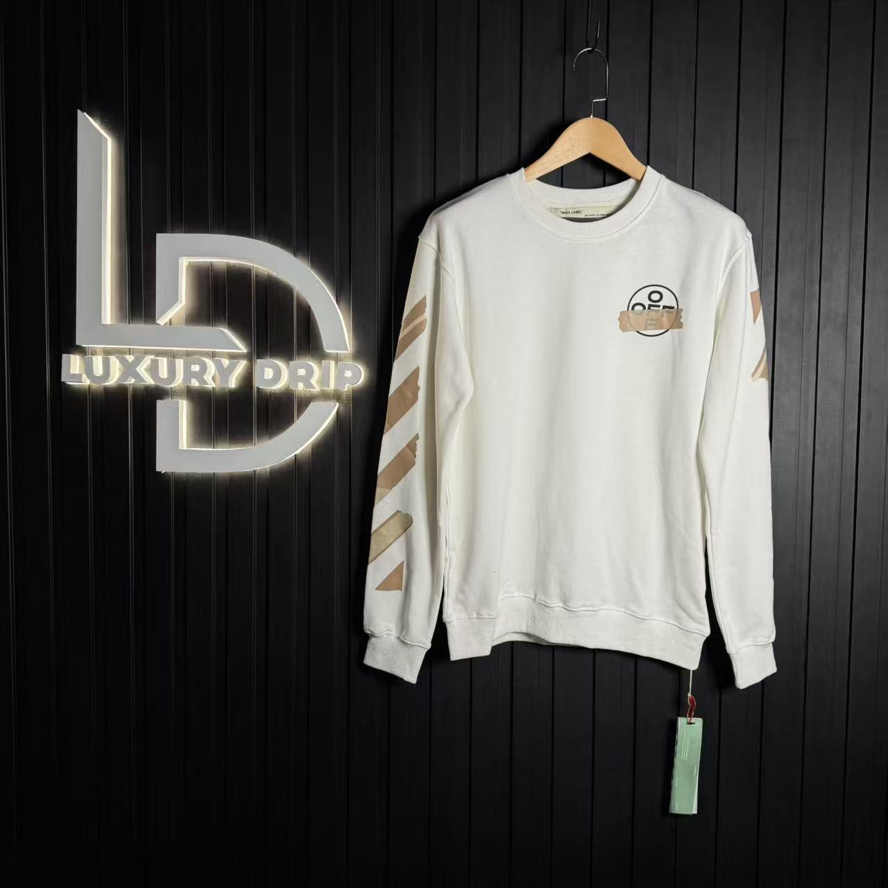 HOODIE – OFF-W.