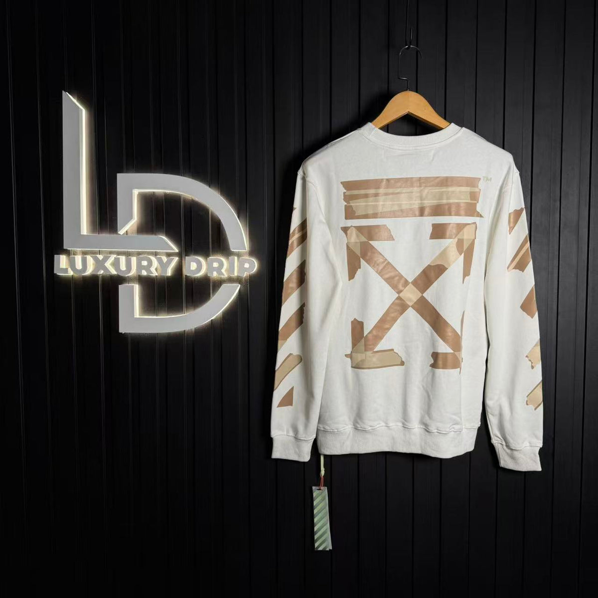 HOODIE – OFF-W.
