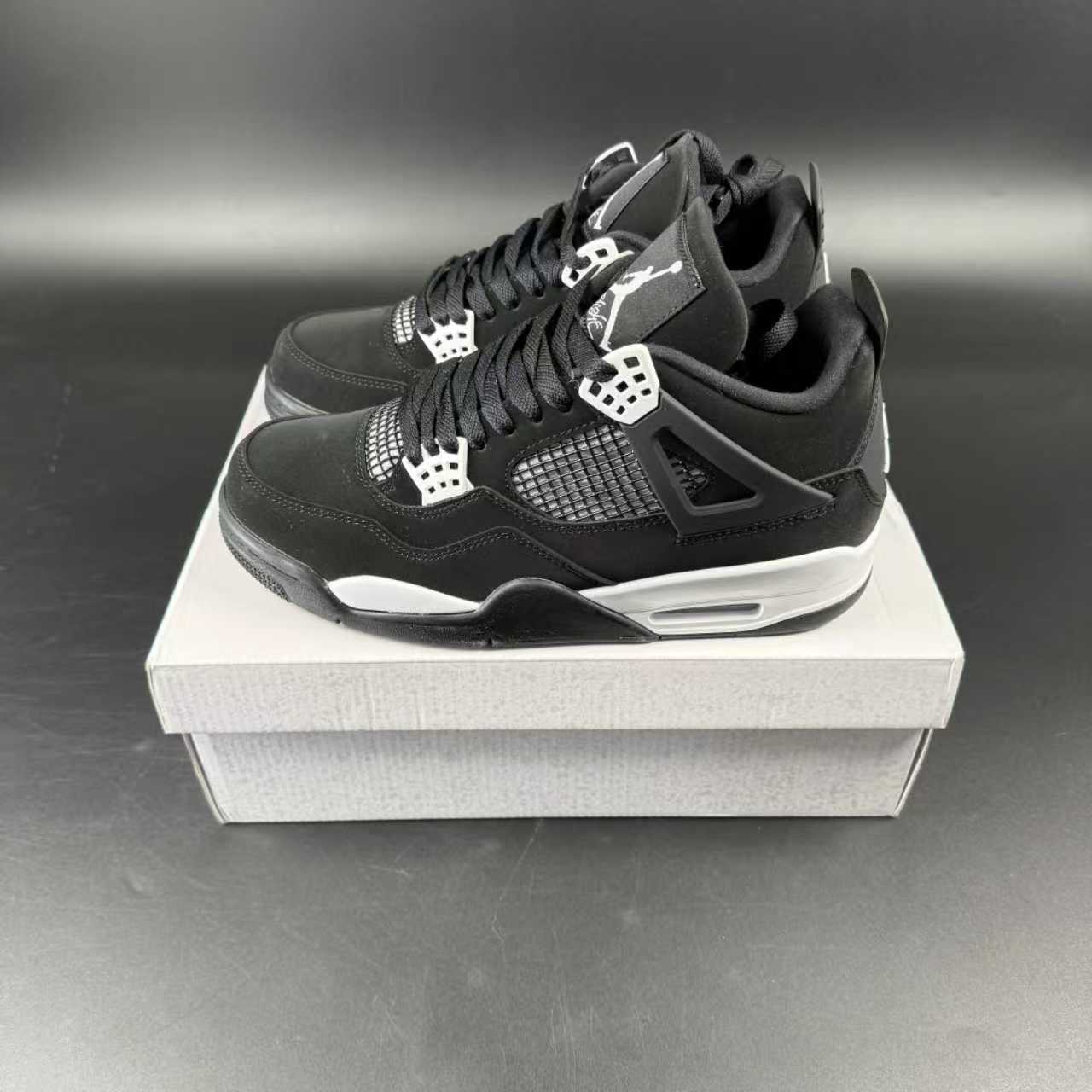 J4 RETRO THUNDER WHITE