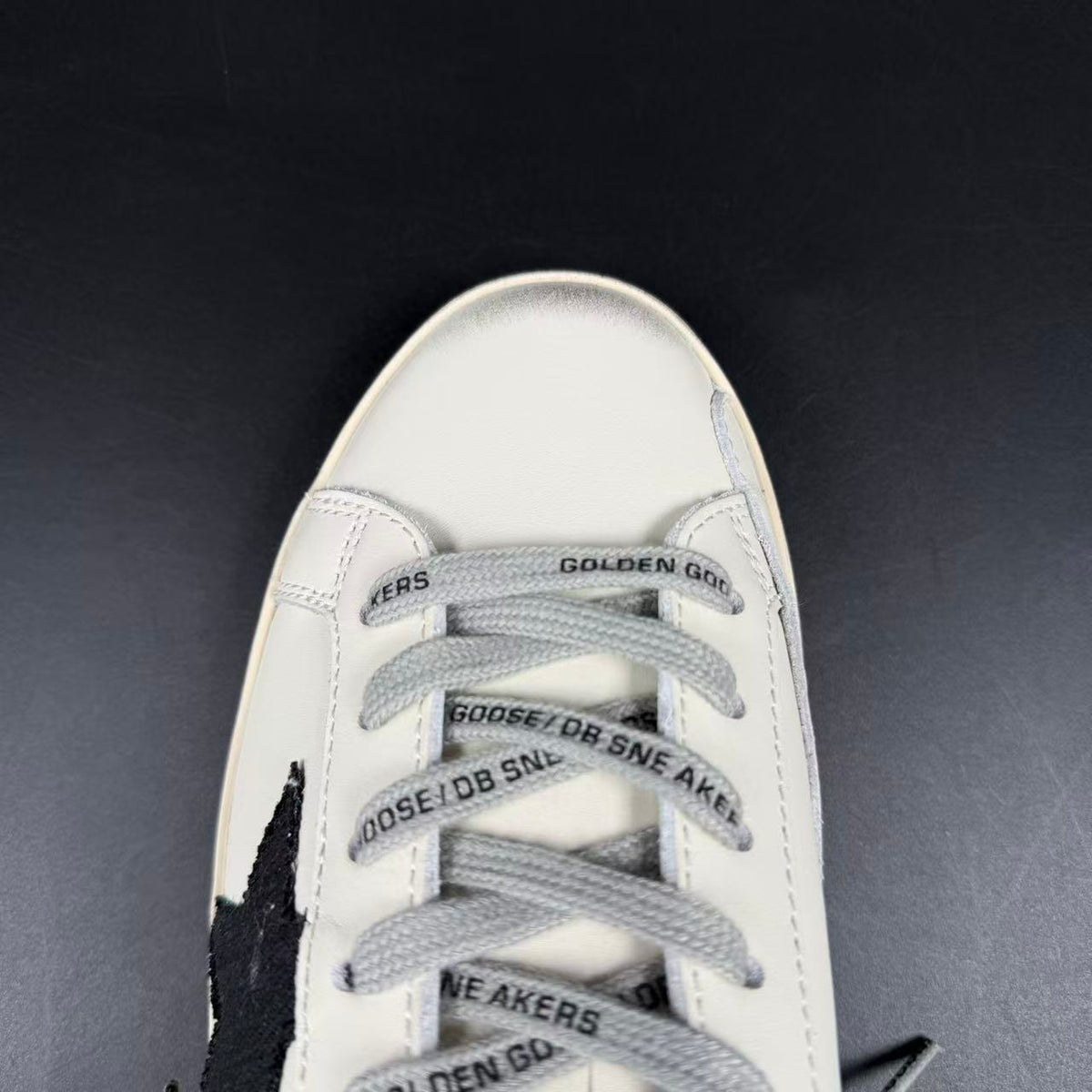 GOLDEN GOOSE