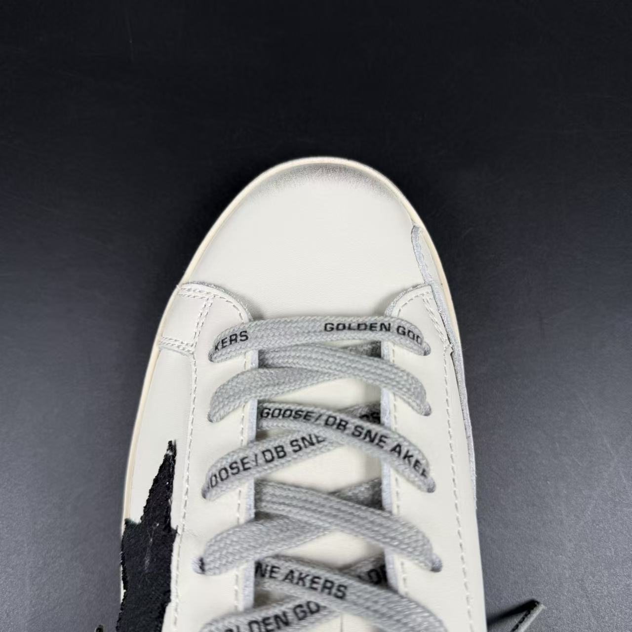 GOLDEN GOOSE