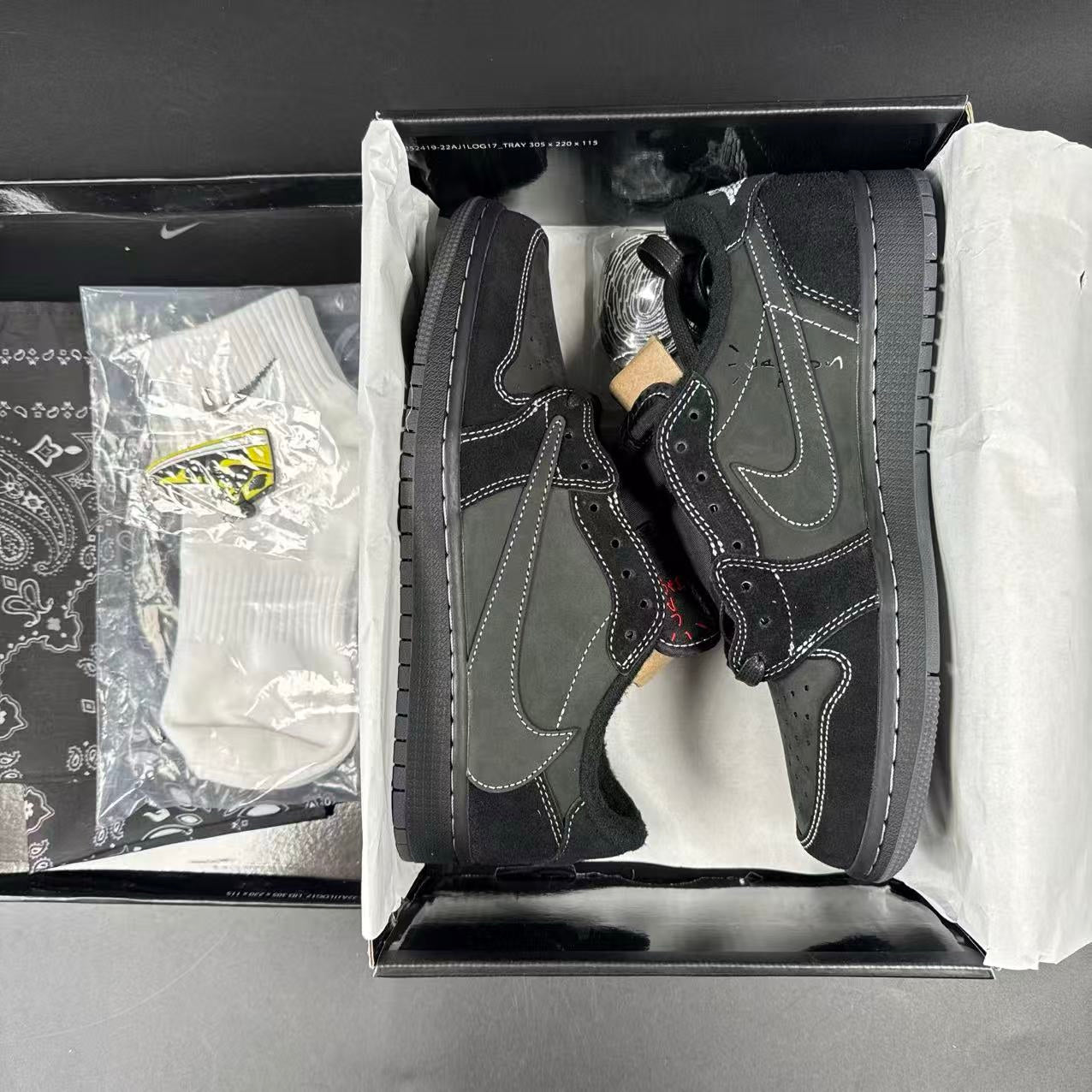 J1 RETRO LOW TRAVIS BLACK PHANTOM