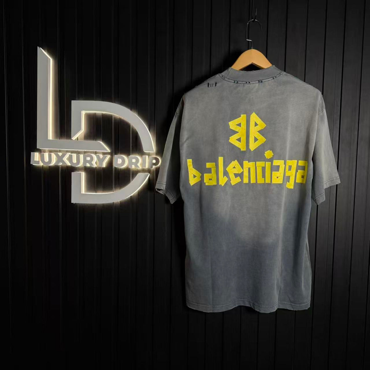 T-SHIRT