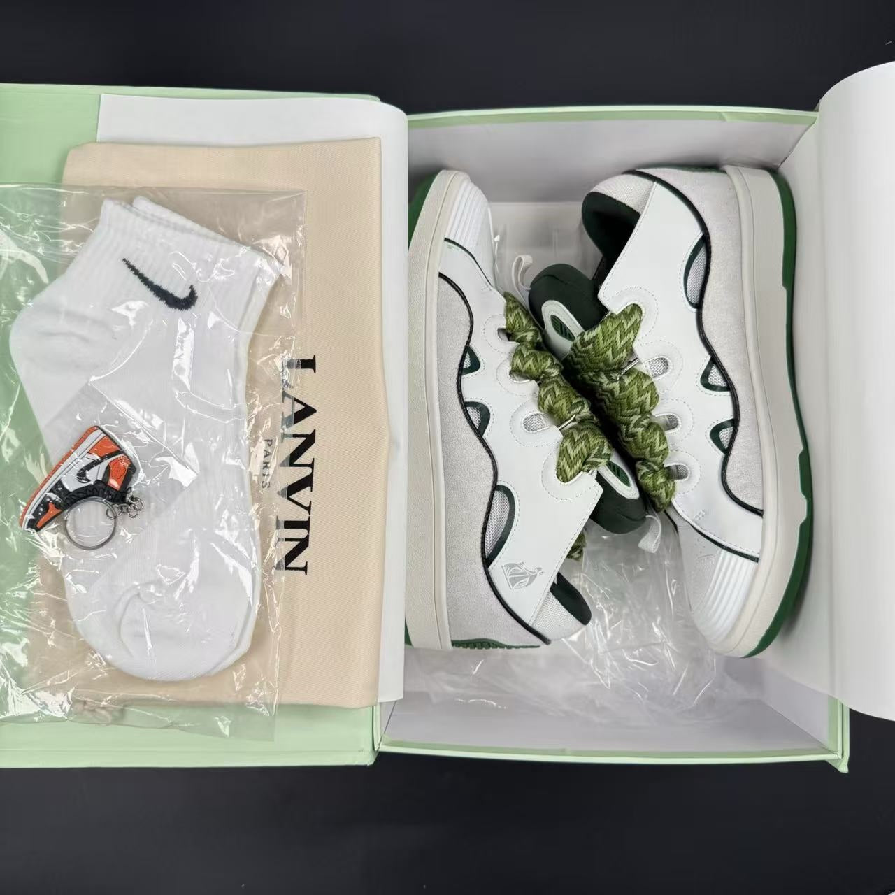 Curb White Green