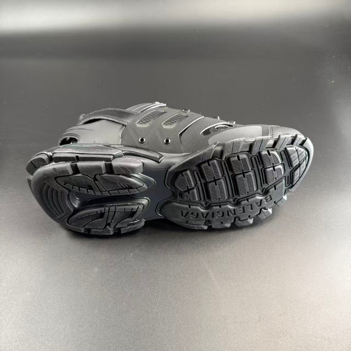 Track Black