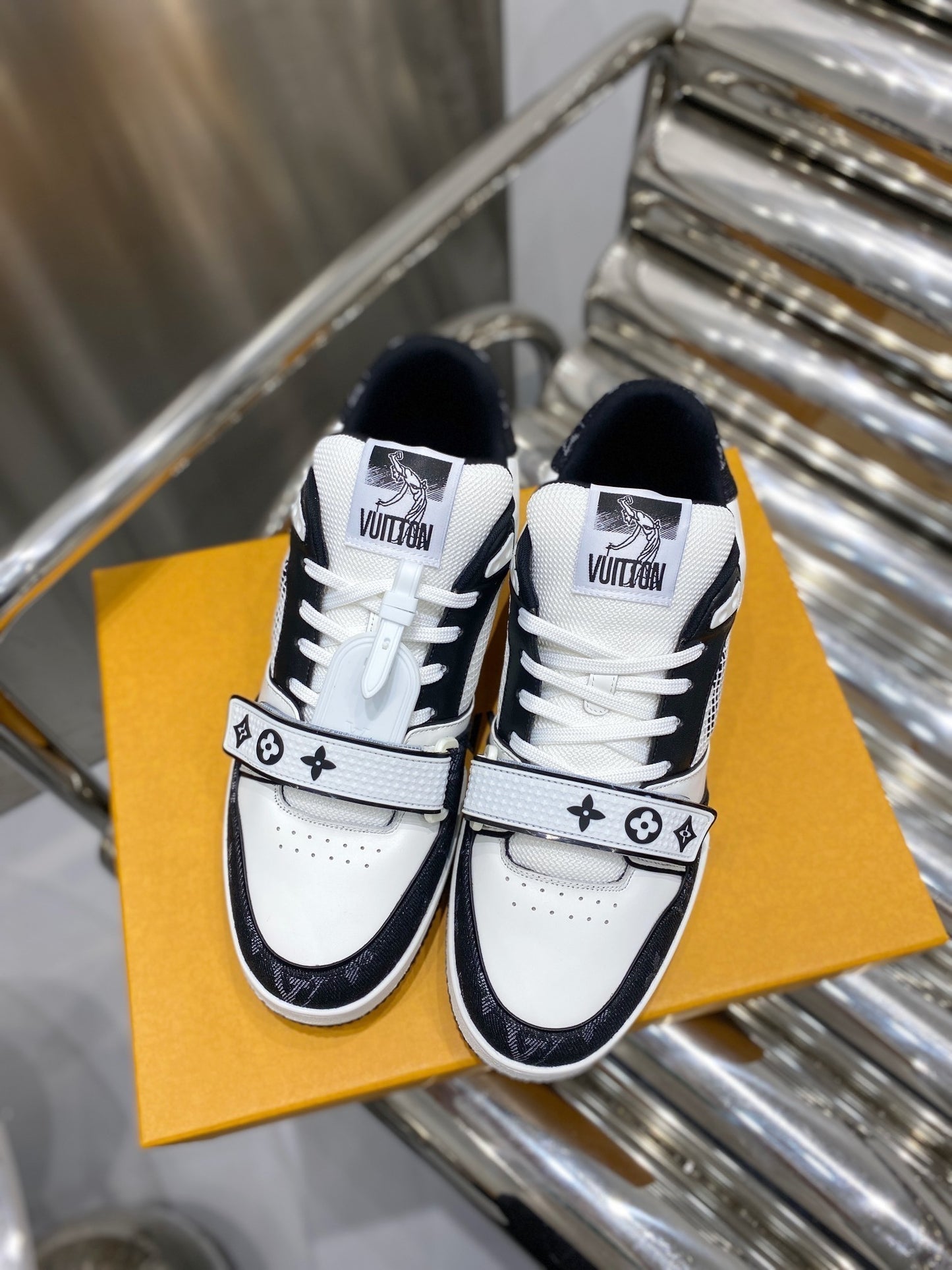 Louis Vuitton Trainer Sneakers – Tutte le Colorazioni