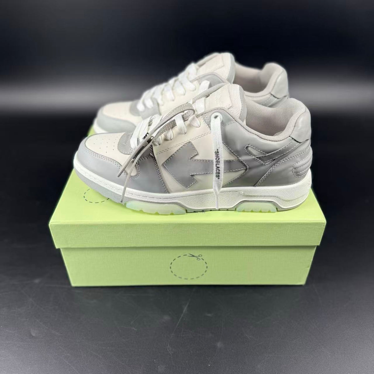 OFF-WHITE OUT OF OFFICE