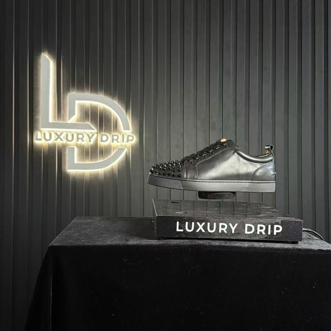 LBTN – Louis Junior Spikes Black