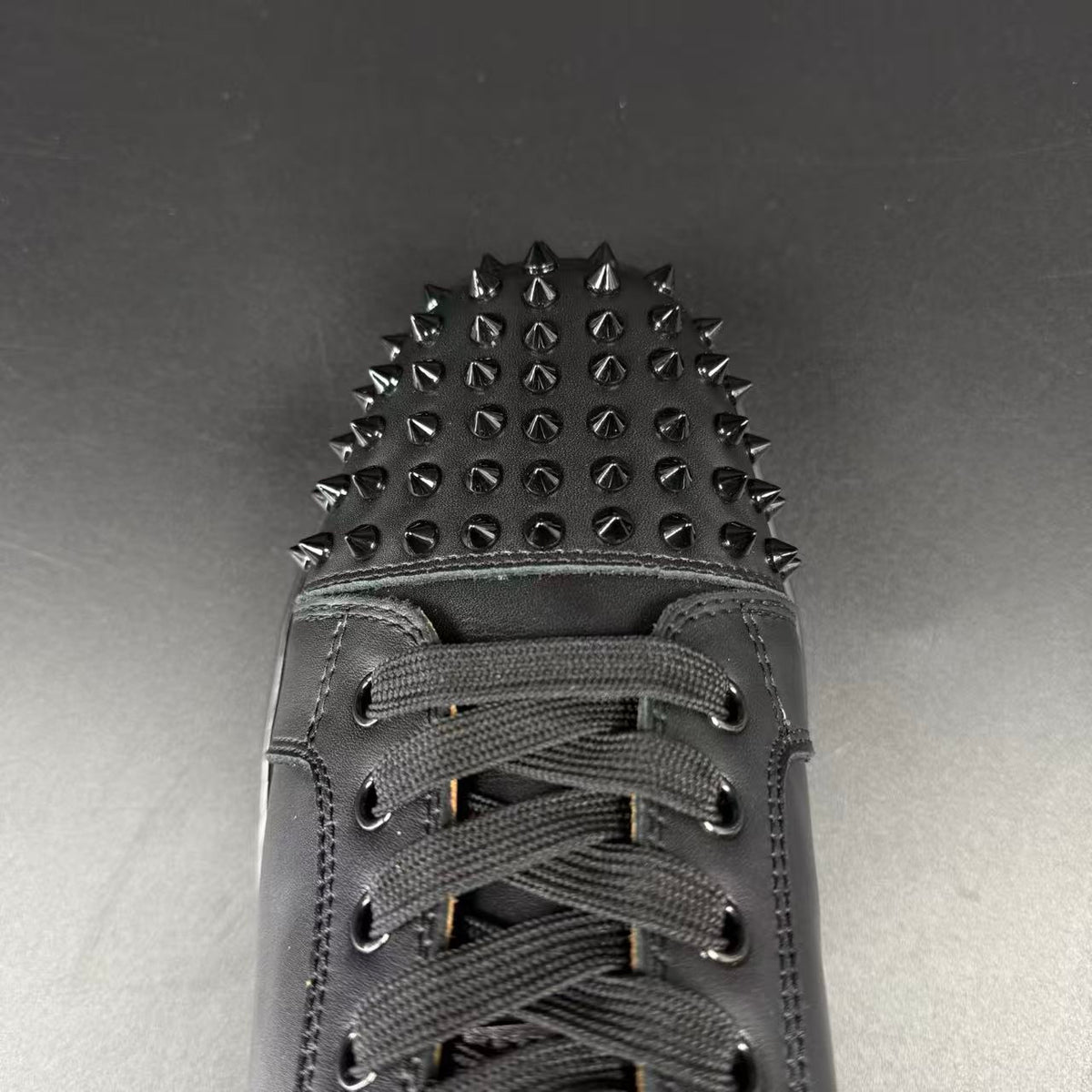 LBTN – Louis Junior Spikes Black