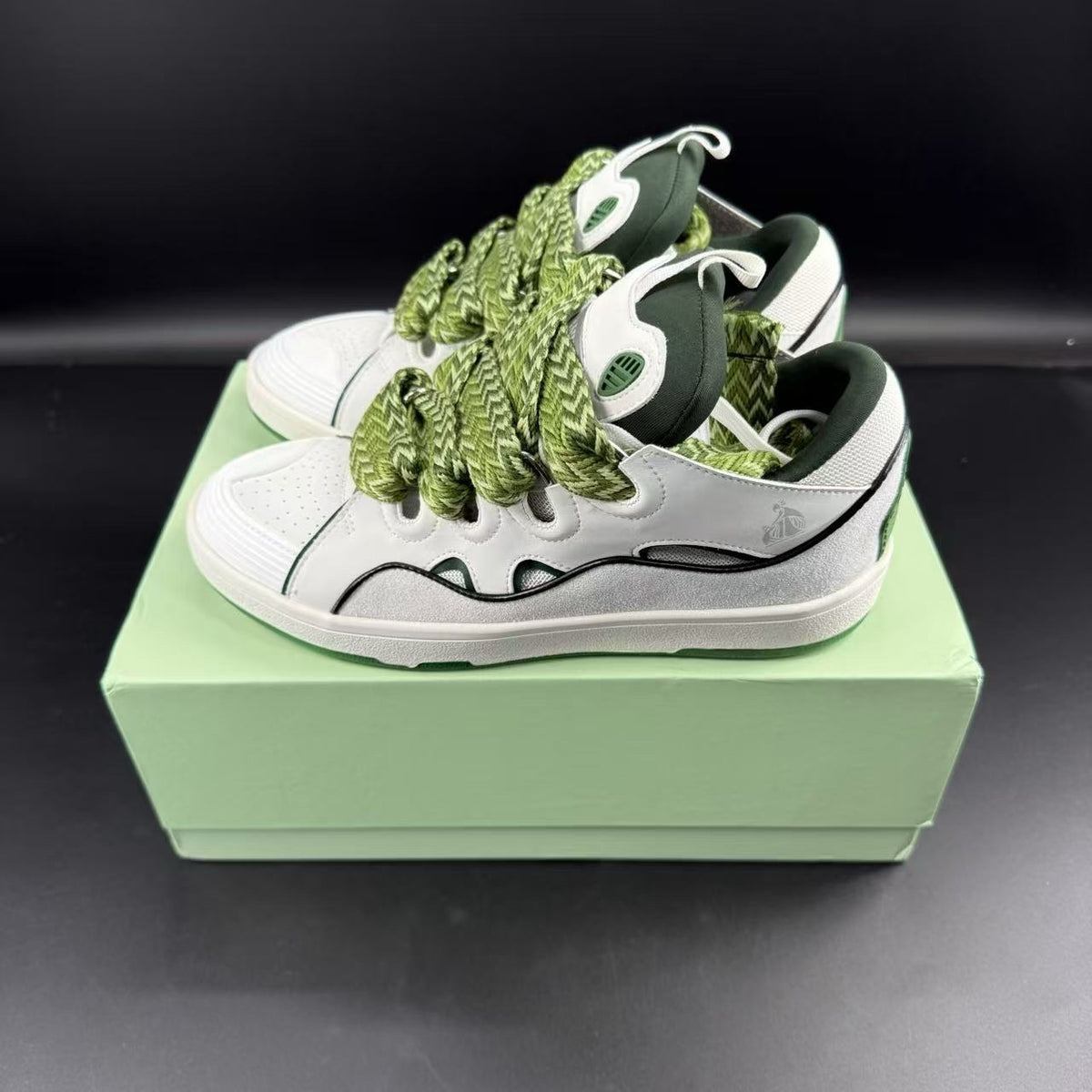 Curb White Green