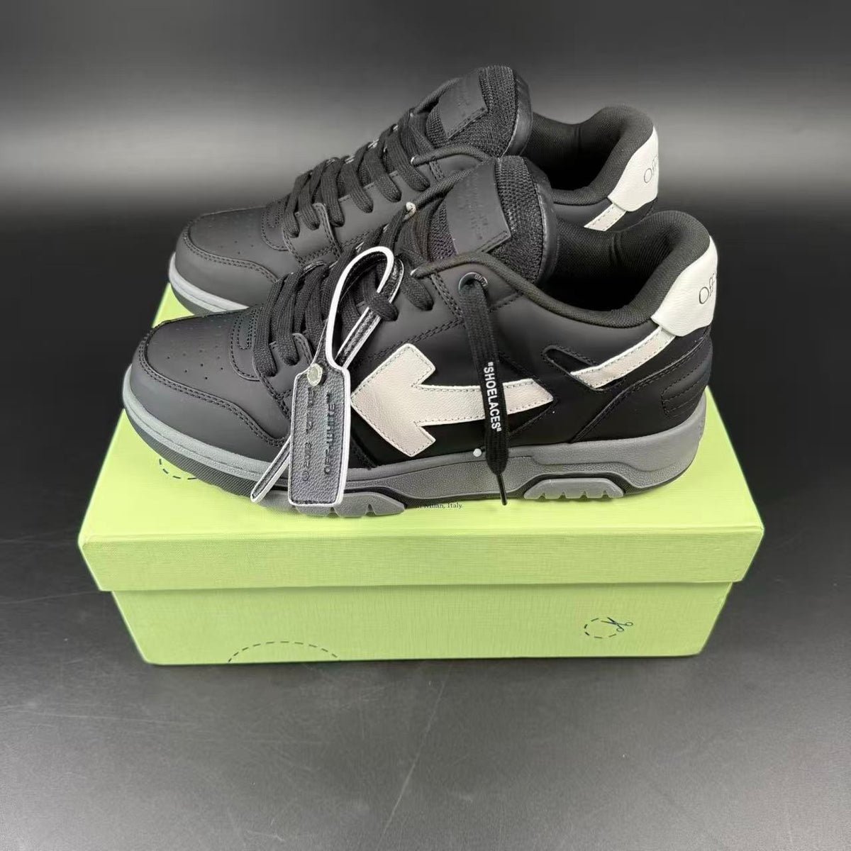 OFF-WHITE OUT OF OFFICE