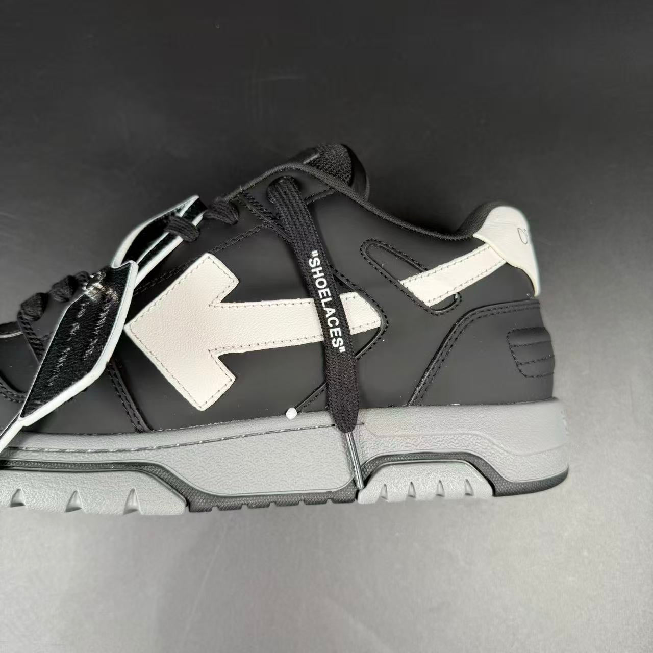 OFF-WHITE OUT OF OFFICE