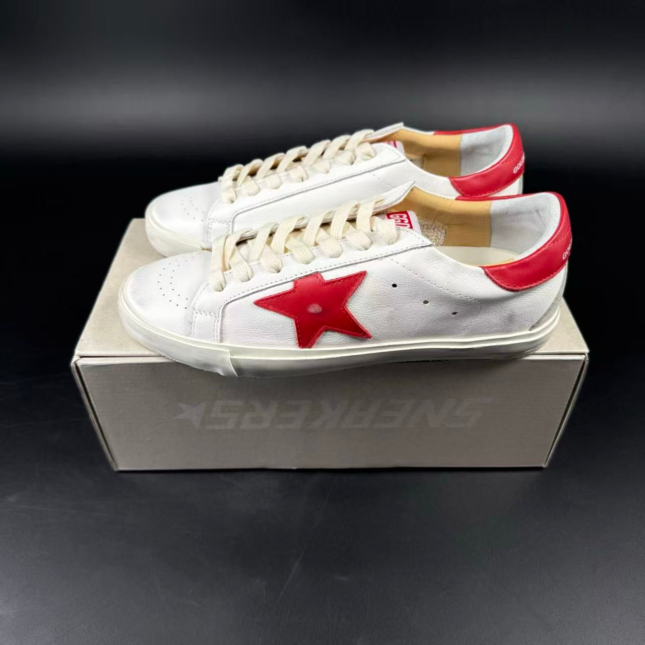 GOLDEN GOOSE