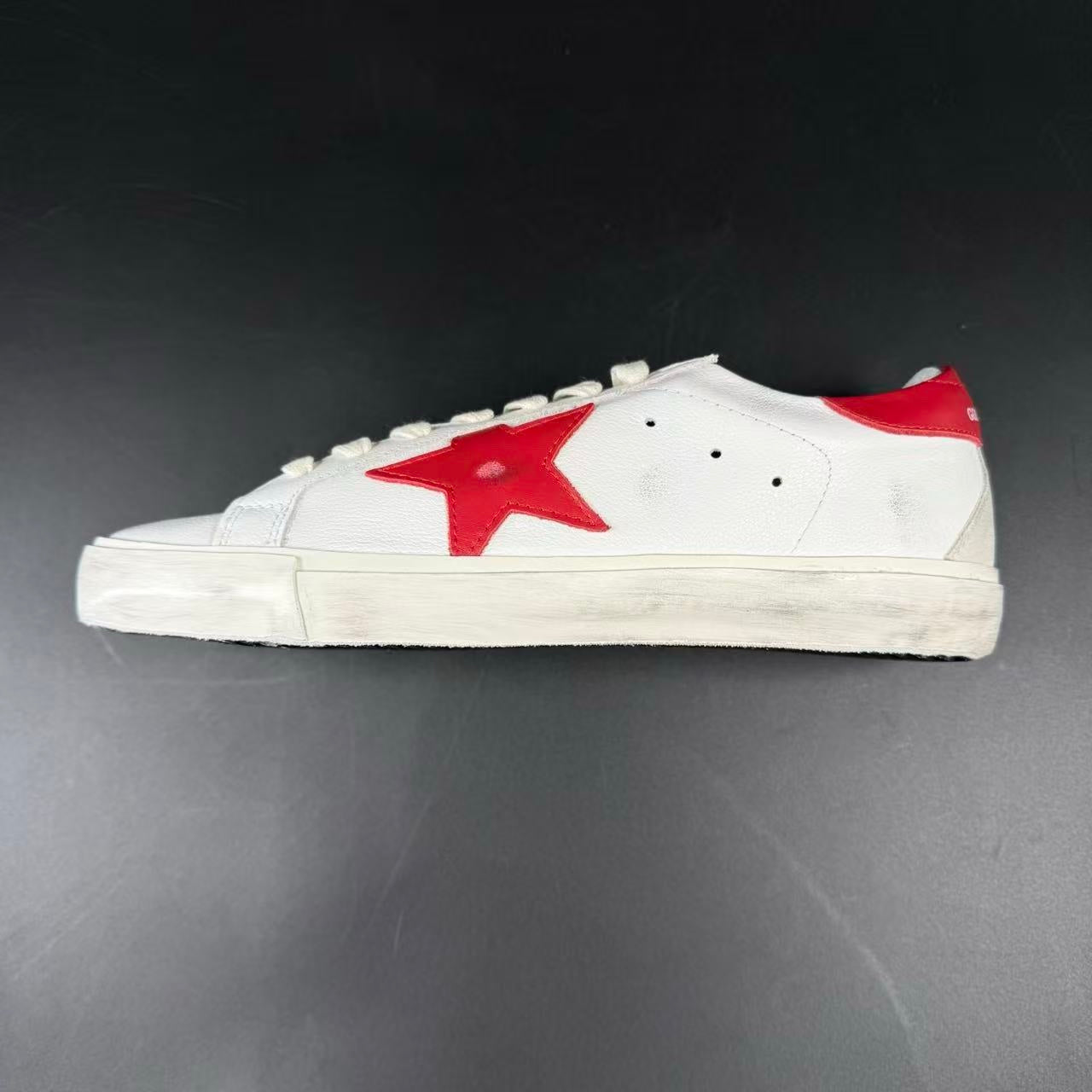 GOLDEN GOOSE