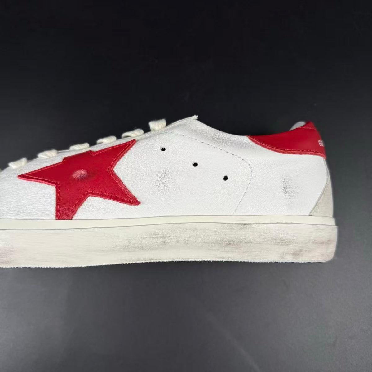 GOLDEN GOOSE