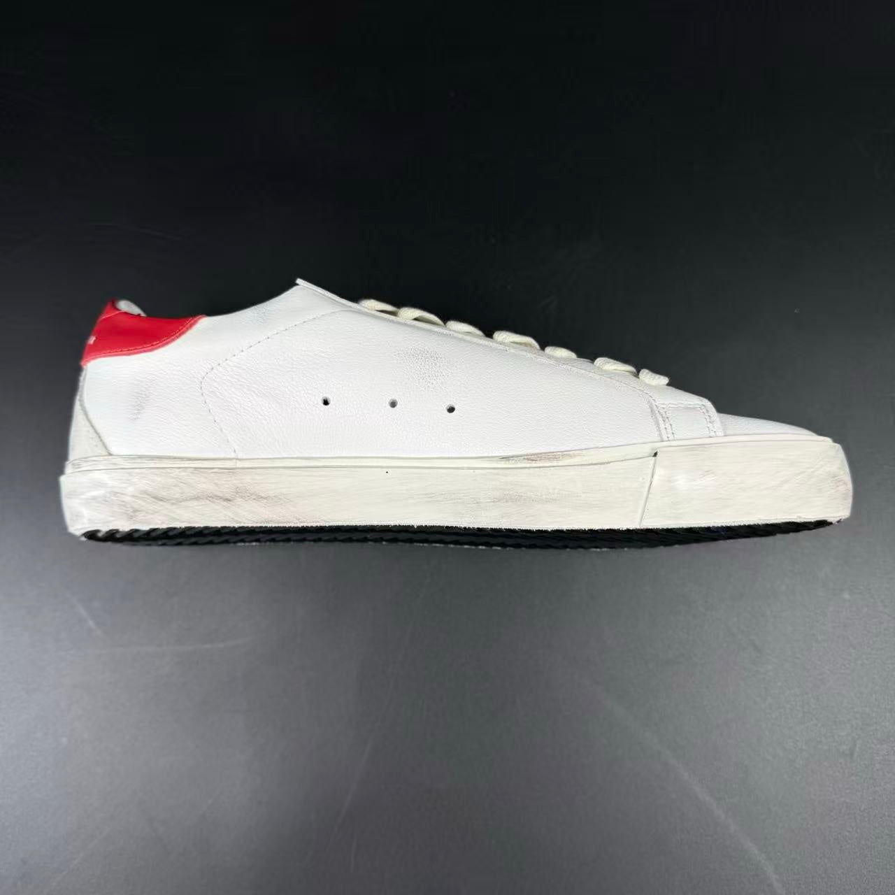 GOLDEN GOOSE
