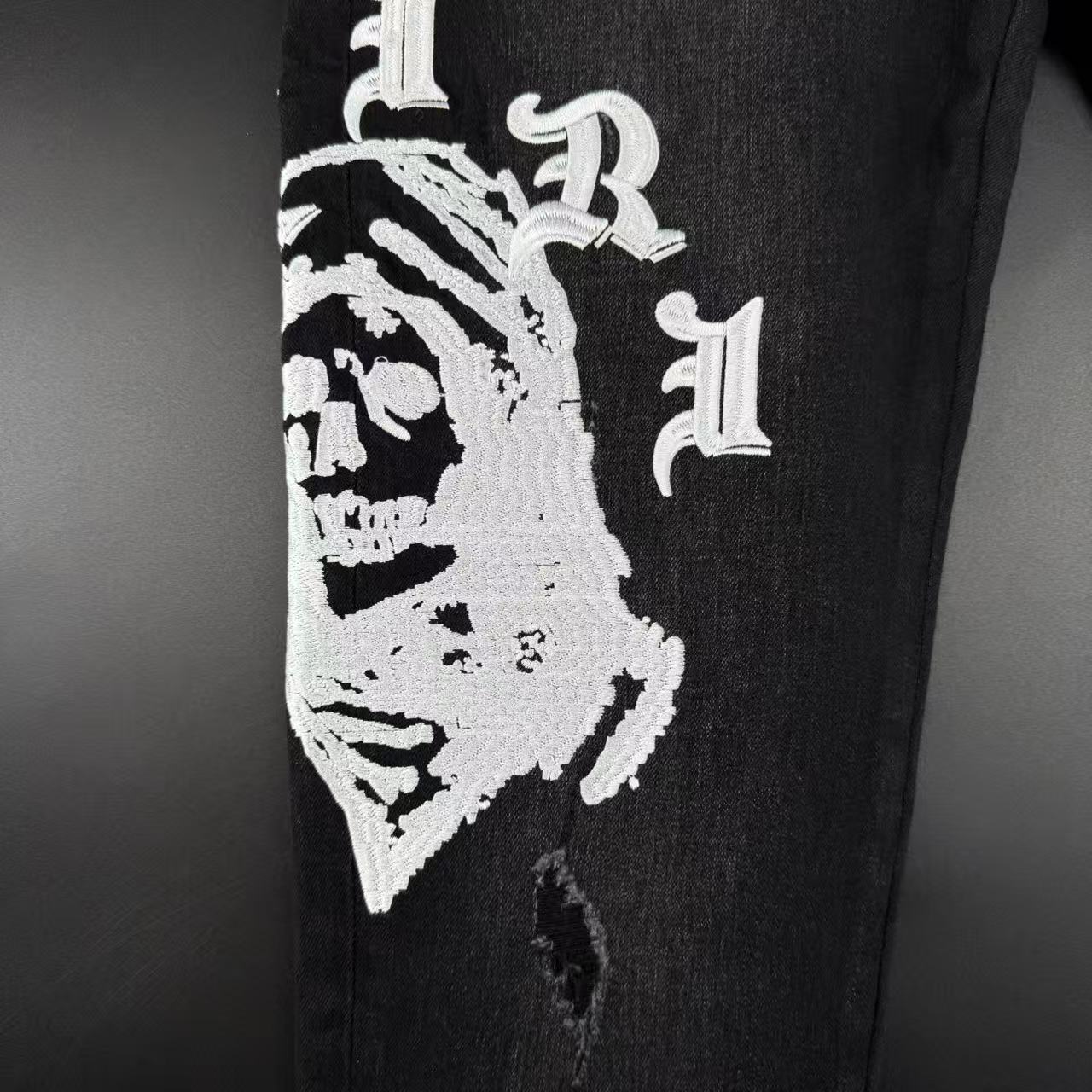 JEANS– WHITE LOGO
