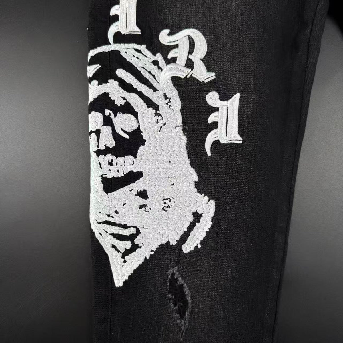 JEANS– WHITE LOGO
